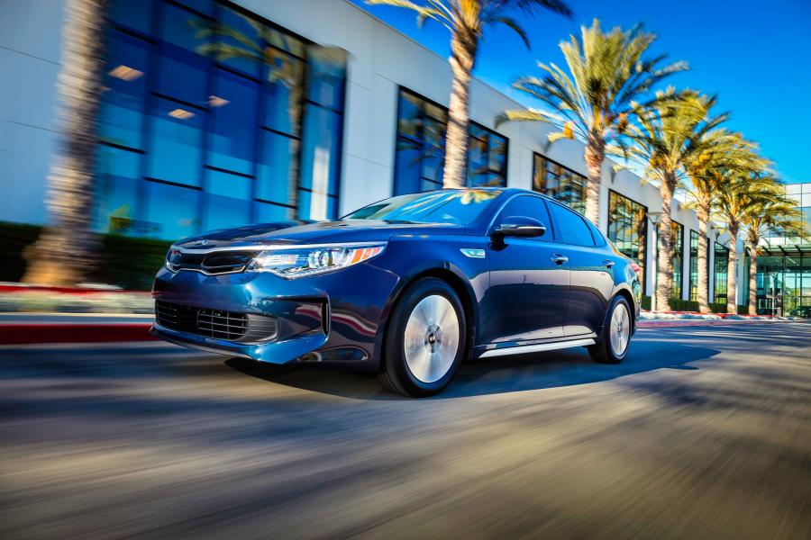  Kia Optima Hybrid 2016 года  (US) (фото 9 из 11)